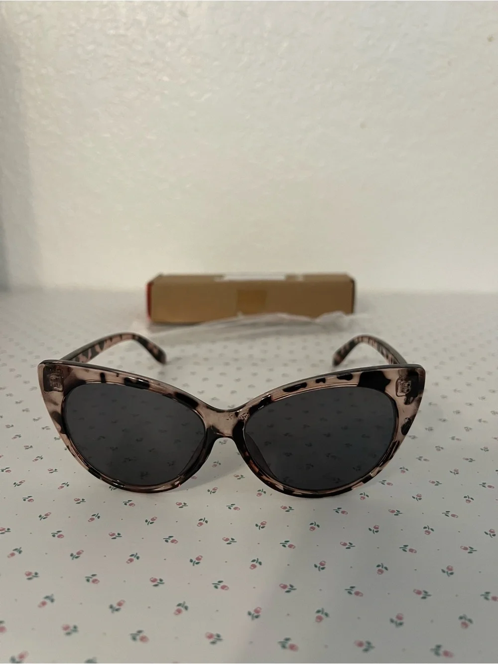 Cat Eye Sunglasses in Pink Tortoise Shell — Retro Glam